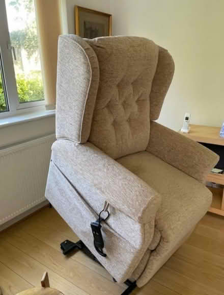 Photo of free Electric riser / recliner chair (Littlemore OX4) #2