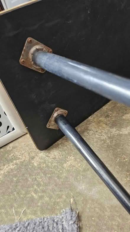 Photo of free Small table - legs unscrew (BN220UQ) #3