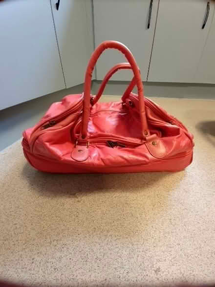 Photo of free Pink holdall (Tilekiln TN38) #1