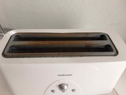 Photo of free 4 slice toaster (Southend-on-Sea SS2) #2