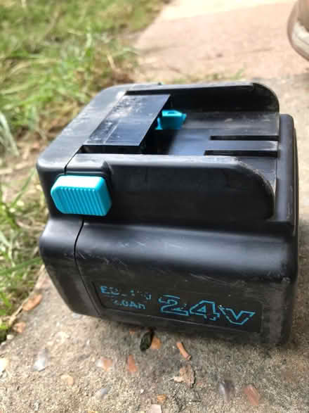 Photo of BATTERY 24v (Hitachi Drill) (Parliament Hill Fields, NW5) #1