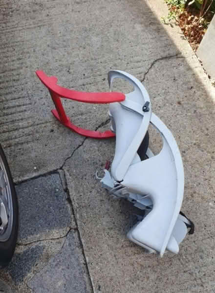 Photo of free Child's bike seat to fit rear rack (Hounslow TW5) #3
