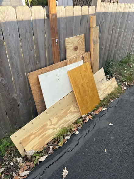 Photo of free Assorted Lumber Scraps (Skokie) #1