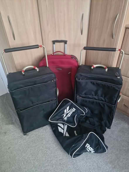 Photo of free 3 x suitcase + holdall (Chadderton) #1
