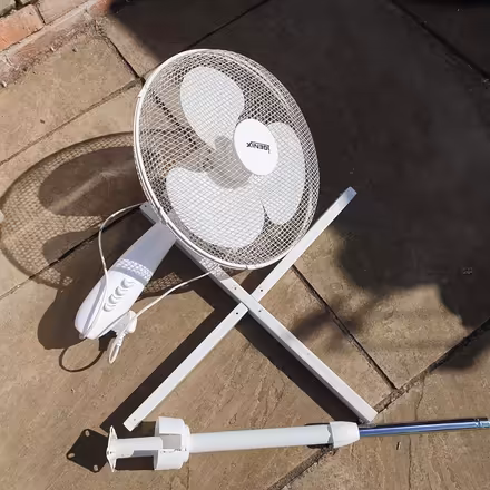 Photo of free Standing fan (DE21) #1