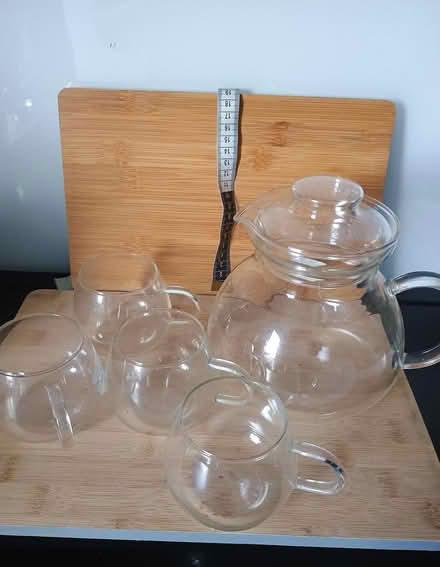 Photo of free Glass pot with 4 cups (E20, Stratford) #2