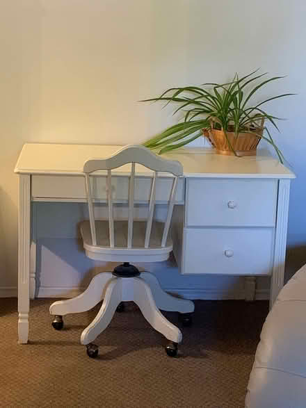 Photo of free White desk with chair (Senior building King street) #1