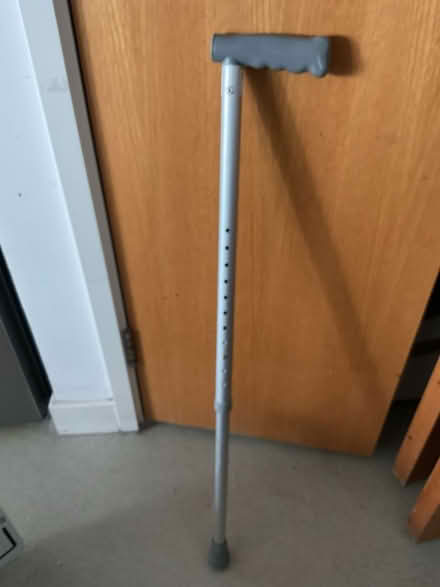 Photo of free NHS adjustable walking stick (E14 Tower Hamlets) #1