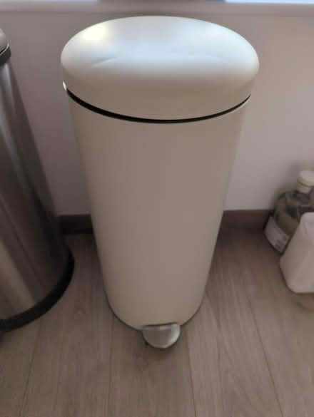Photo of free bin (KT7) #1