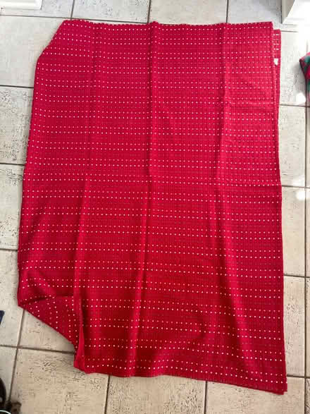 Photo of free 100% cot Xmas colors Tablecloth (NW Evanston) #1