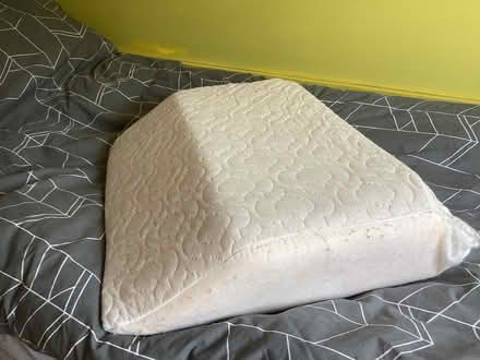 Photo of free Memory Foam Pillows/Cushions + Leg Wedge (Mill Hill, The Broadway NW7) #3