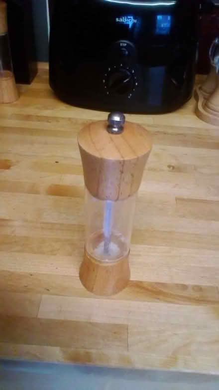 Photo of free Broken Salt/Pepper Grinder (Saint Thomas Ward EX2) #4