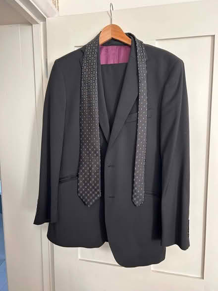 Photo of free Suits (AL3) #1