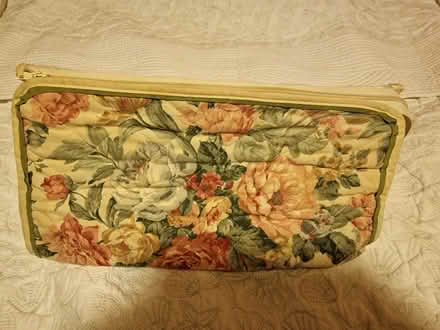 Photo of free Vanity/Wash Bag (Burton BH23) #2