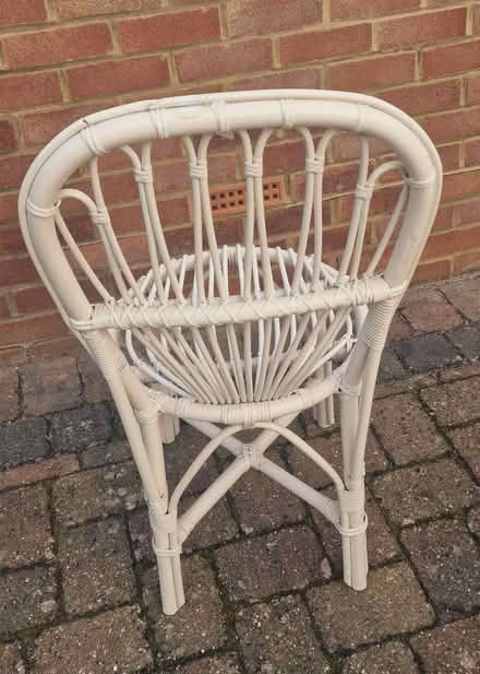Photo of free Single white wicker chair (AL4) #3