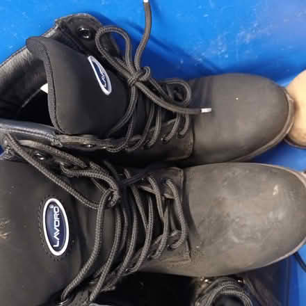 Photo of free Pre loved Steel toe capped shoe (Wallington) #1