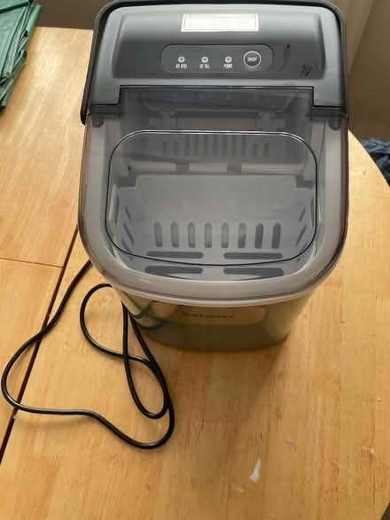 Photo of free Ice Cube Maker (Bromborough Pool CH62) #1