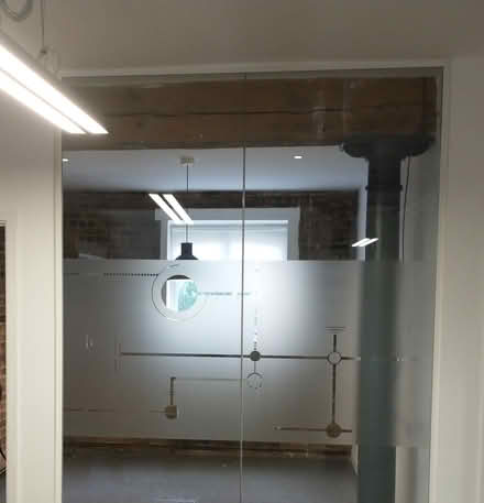 Photo of free large glass office partitions (se1 3rs) #2