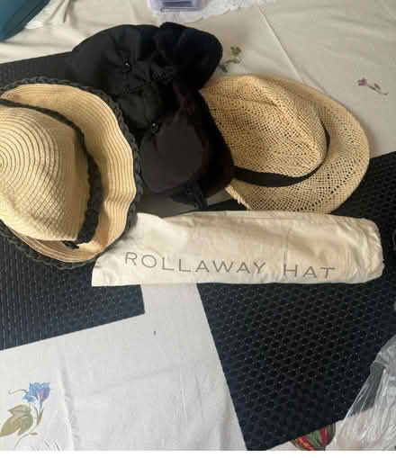 Photo of free Gloves, Hats, Scarfs, Gloves, tights, socks, bags (Elm Park RM12) #3