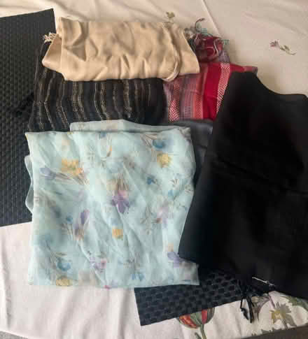 Photo of free Gloves, Hats, Scarfs, Gloves, tights, socks, bags (Elm Park RM12) #4