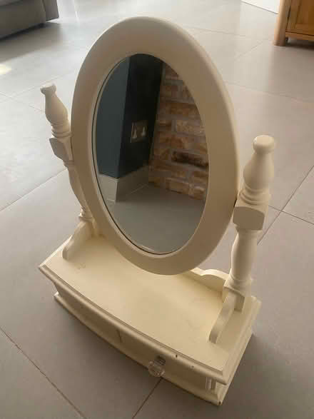 Photo of free Mirror and drawers (Worcester Park KT4) #1