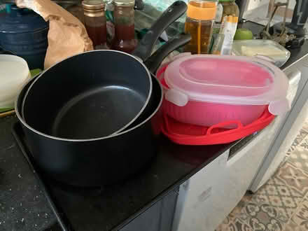 Photo of free 2 Pans,drainer,baking&silicon trays (SE4) #1