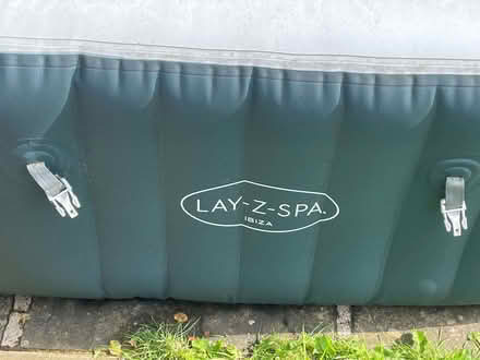 Photo of free lay-z-spa ibiza inflatable hot tub (Abraham Heights LA1) #3
