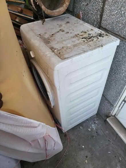 Photo of free Washing machine Kingsize mattress (SE1) #1