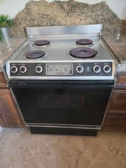 Photo of free Electric stove (Near Cave Creek) #1