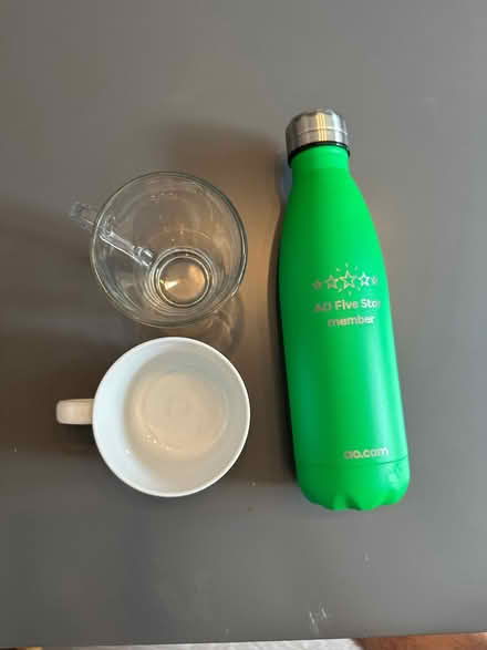 Photo of free 2 cups 1 aluminum bottle (Ravenscourt Park W6) #1