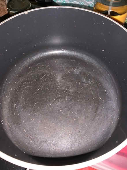 Photo of free 2 Pans,drainer,baking&silicon trays (SE4) #3