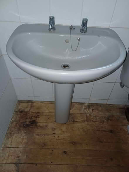 Photo of free Wash basin (Bray SL6) #1