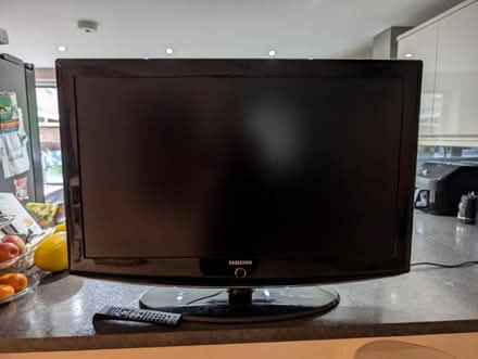 Photo of free Samsung 40" TV - spares or repair (Harmans water, Bracknell, RG12) #1