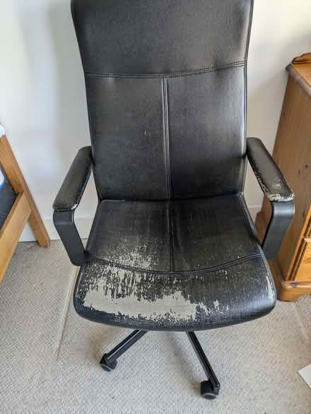 Photo of free Office chair, worn but v comfortable (Colney Hatch N10) #1