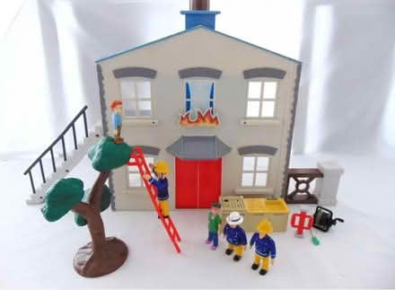 Photo of Fireman Sam house on fire toy (SW20 Wimbledon) #1