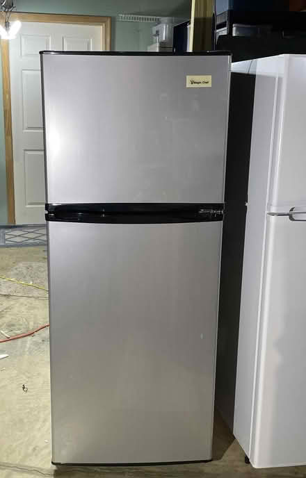 Photo of free Working 10 CF Refrigerator (Thornburg - 3 miles off I-95) #1