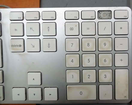 Photo of free Apple wired Keyboard A1243 - F18 missing (Stroud GL5) #2