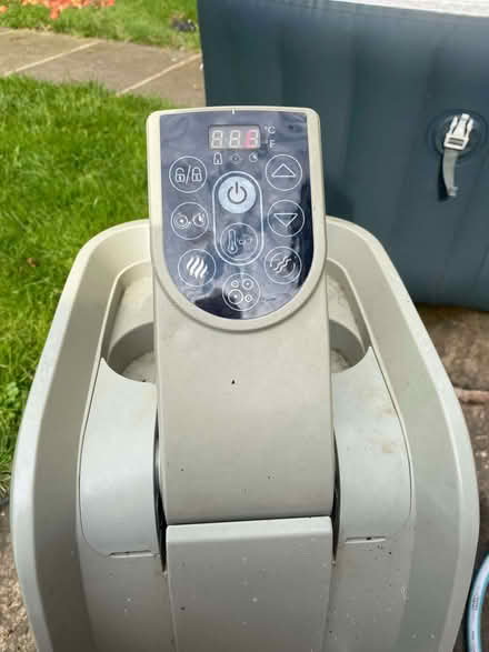 Photo of free lay-z-spa ibiza inflatable hot tub (Abraham Heights LA1) #2