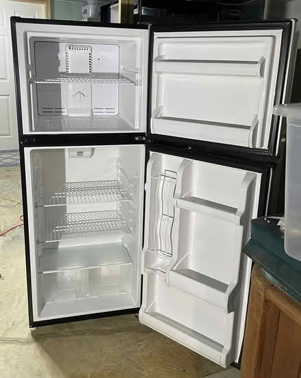 Photo of free Working 10 CF Refrigerator (Thornburg - 3 miles off I-95) #2