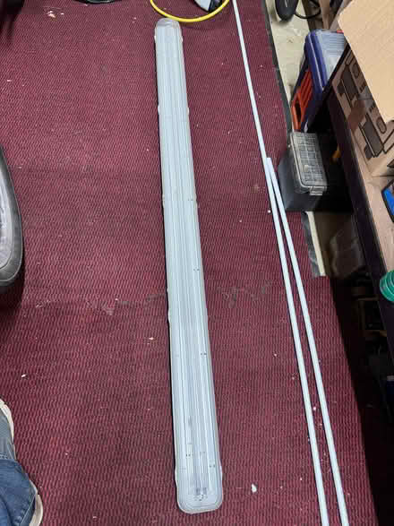 Photo of free 5ft Fluorescent light (Buckingham MK18) #1