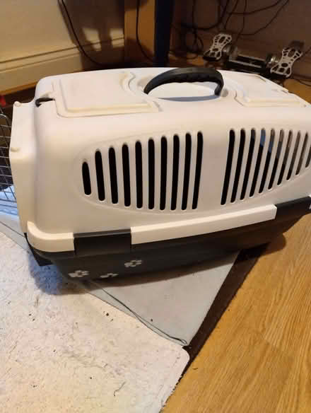 Photo of free Pet carrier (Leigh RH2) #2