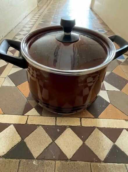 Photo of free 20cm pot with glass lid (Clapham SW4) #1