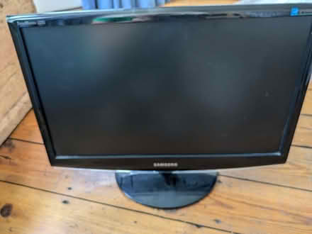Photo of free Samsung monitor (Colney Hatch N10) #2