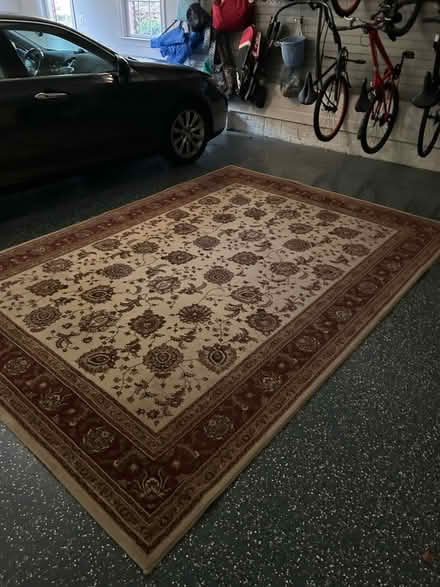 Photo of free Area rug (504 Broad Stream Lane) #1