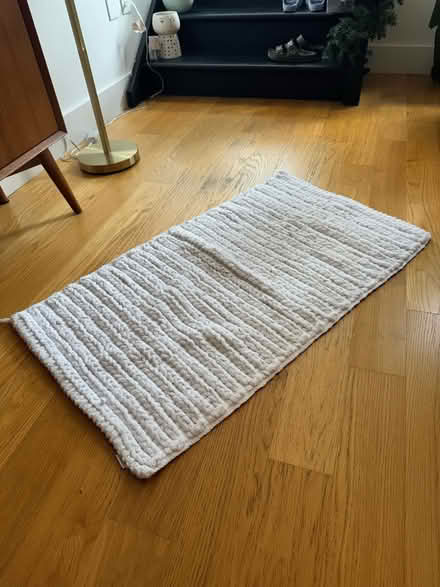 Photo of free Woven Bath mat (Financial district) #1