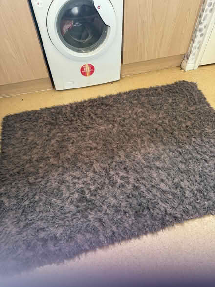 Photo of free Large grey rug (Shelley Rd area, Wboro NN8) #1