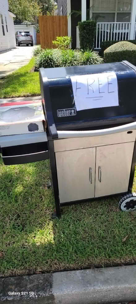 Photo of free Weber Spirit gas grill (Downtown Orlando) #1
