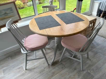 Photo of free Round table and chairs (Harwell OX11) #1