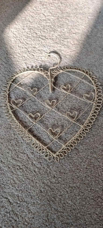 Photo of free Heart Hanging Picture Holder (Hoddesdon) #1