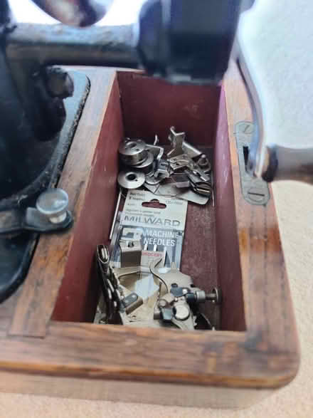 Photo of free Antique Singer sewing machine (Finchley N3) #2